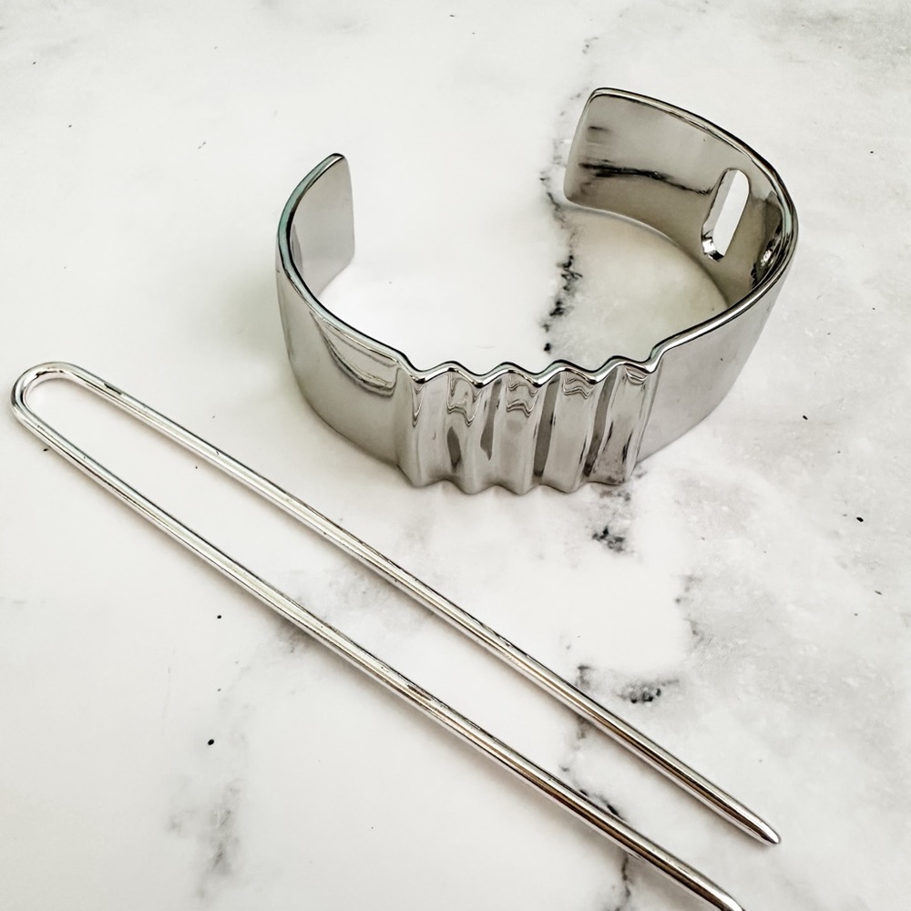 ✨4/$20 Chloe + Isabel x Jen Atkin Bun Cuff